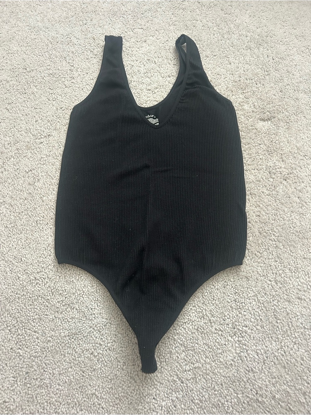 Colsie Black Ribbed Scoop V-Neck Bodysuit